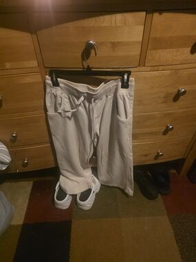 Bobbie Brooks Light Beige Capri Sweatpants